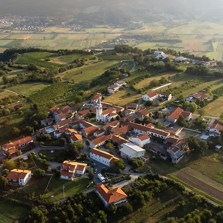 Aparthotel Wellba Homestead Planina Ajdovščina